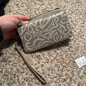 Wristlet wallet